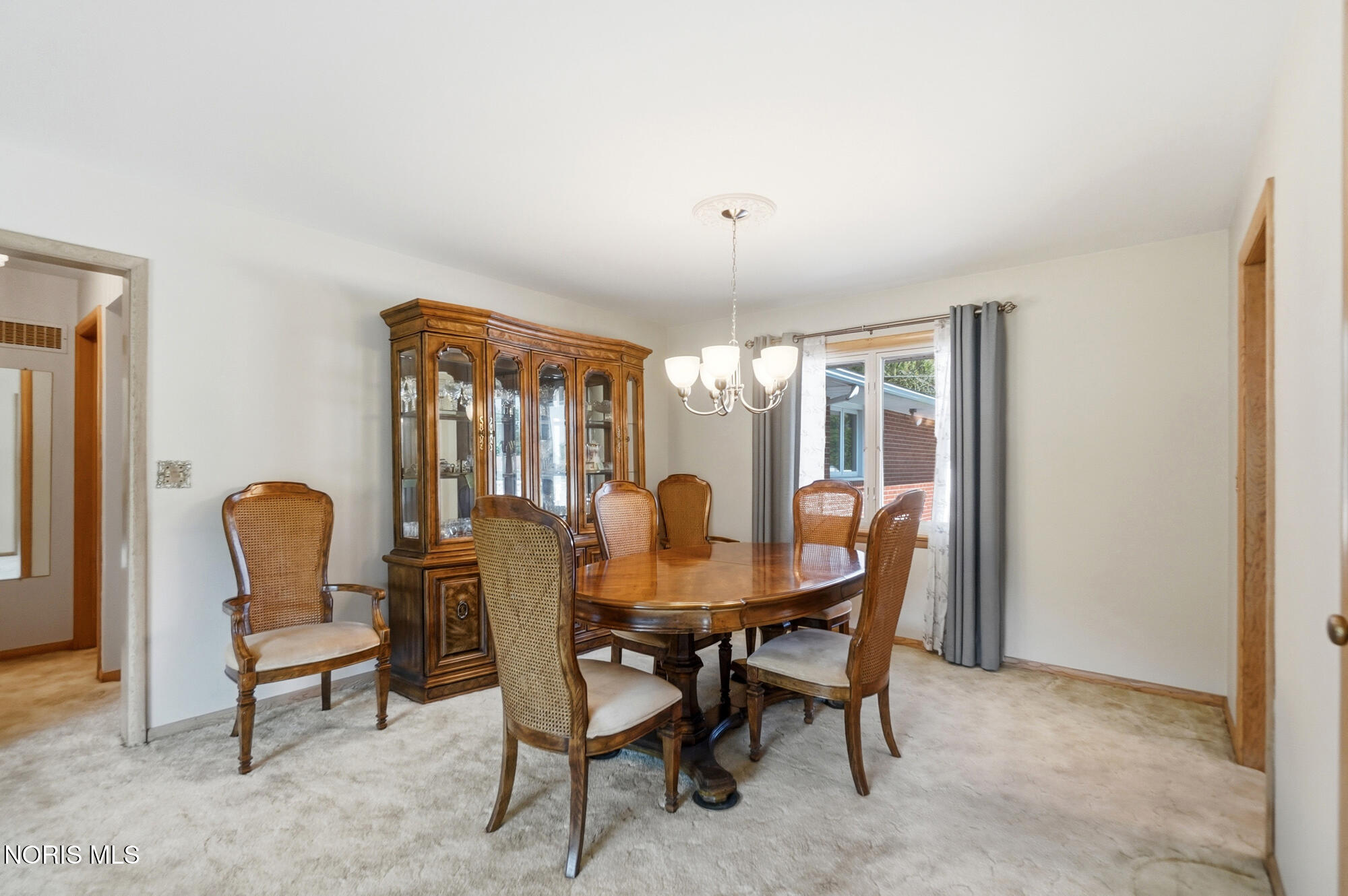 728 W Circle Drive