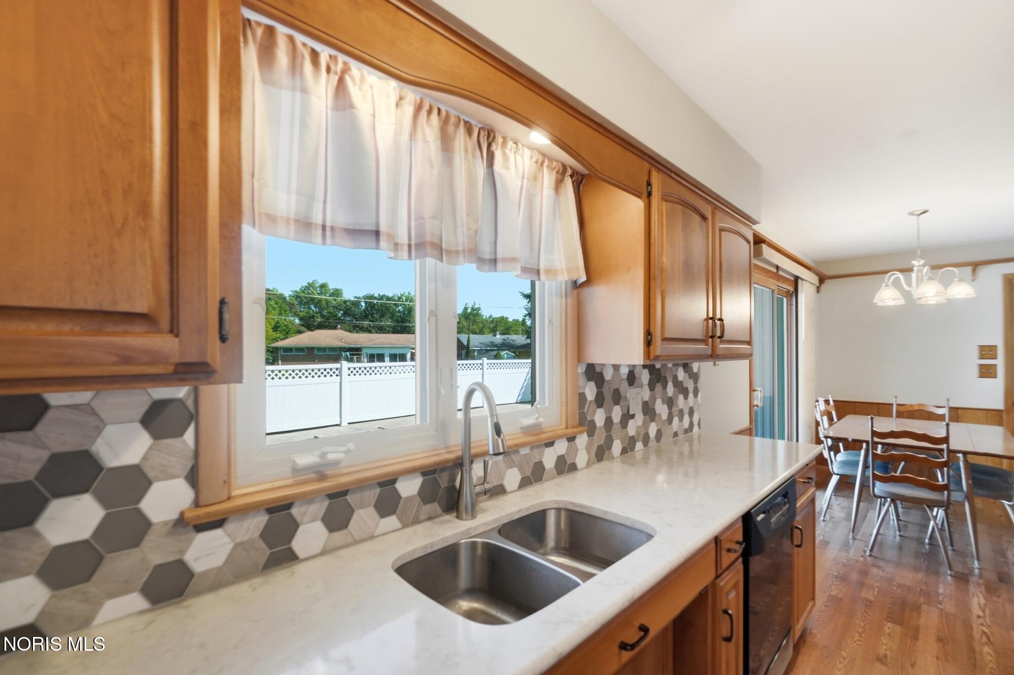 728 W Circle Drive