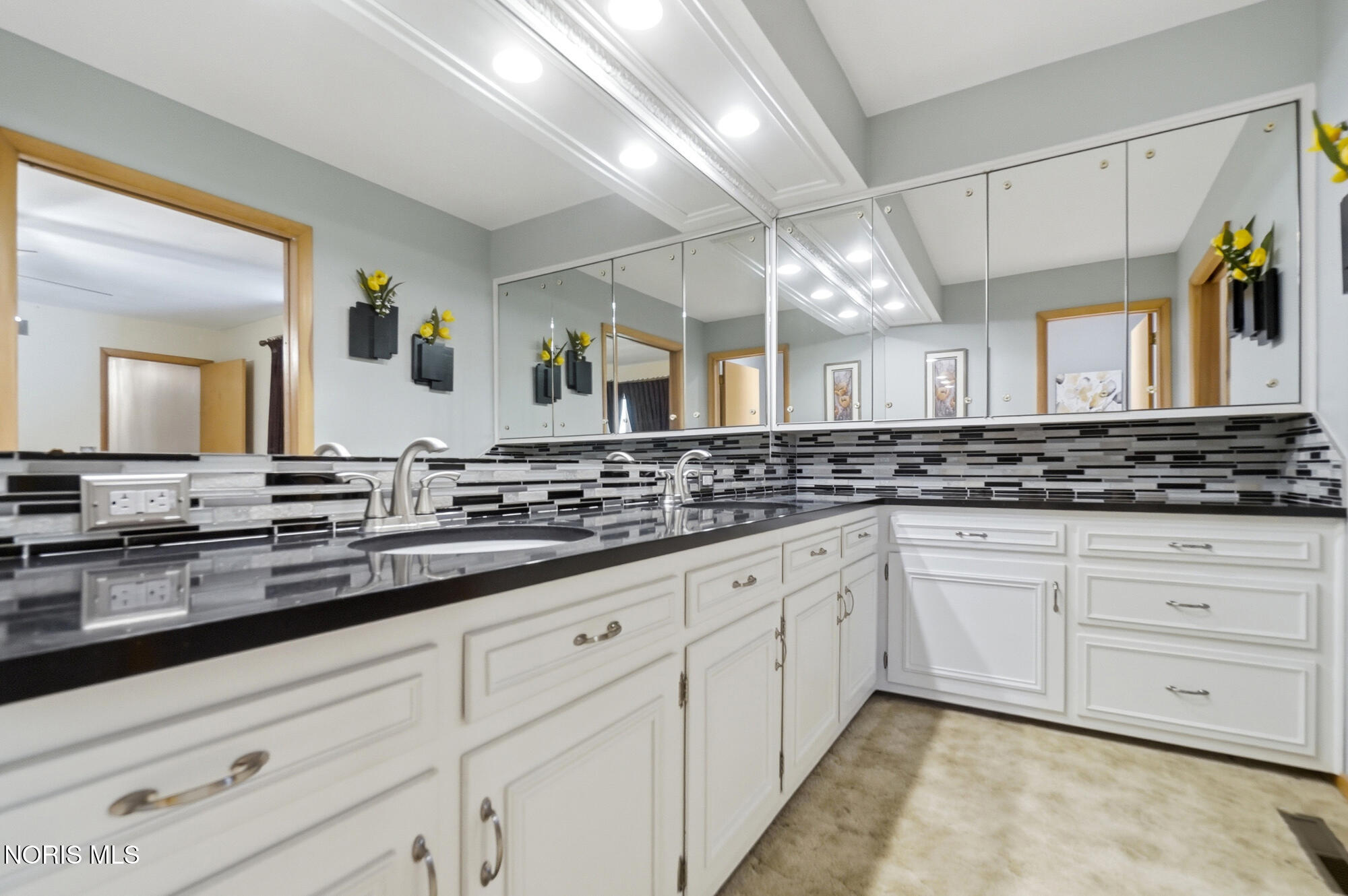 728 W Circle Drive