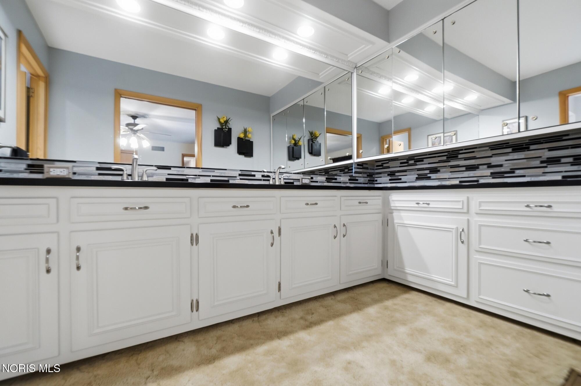 728 W Circle Drive