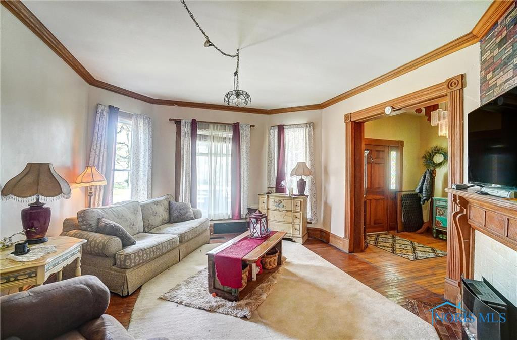 827 N Main Street