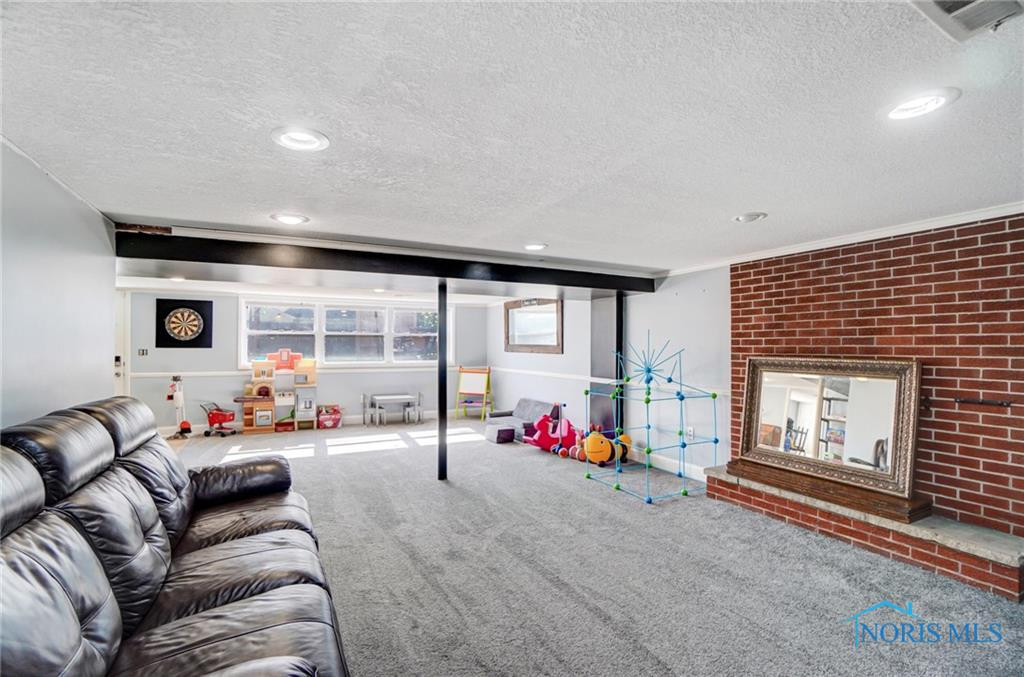 609 Lincolnshire Lane