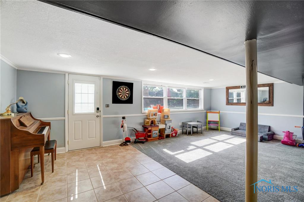 609 Lincolnshire Lane
