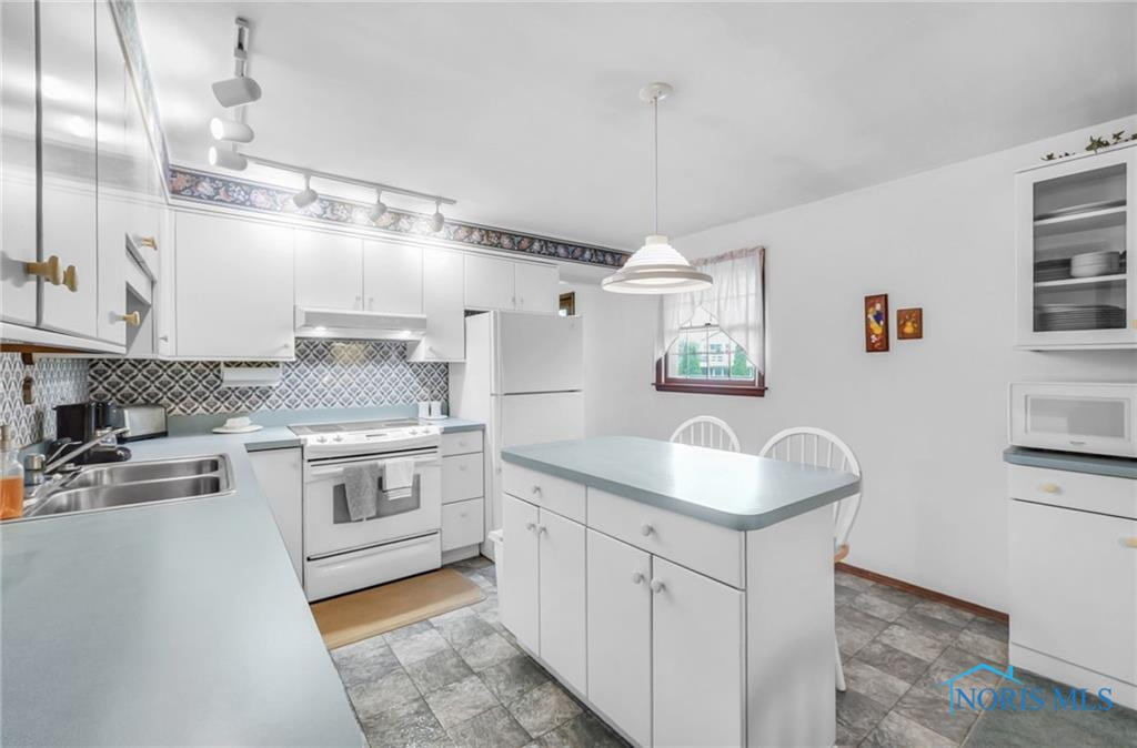 1205 Glen Meadow Drive