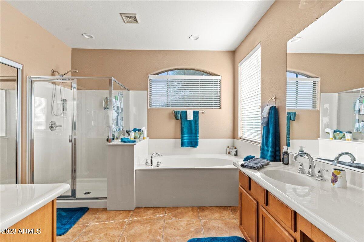 2022 S ESMERALDA Circle