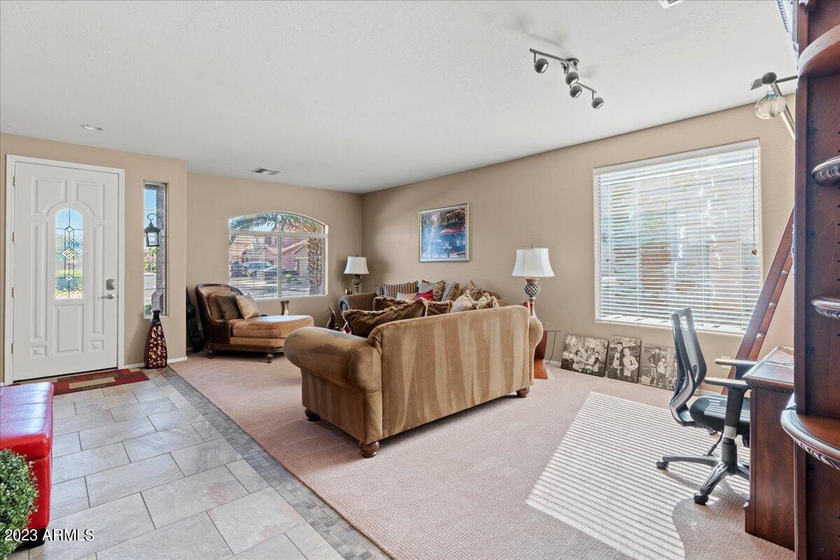 2022 S ESMERALDA Circle