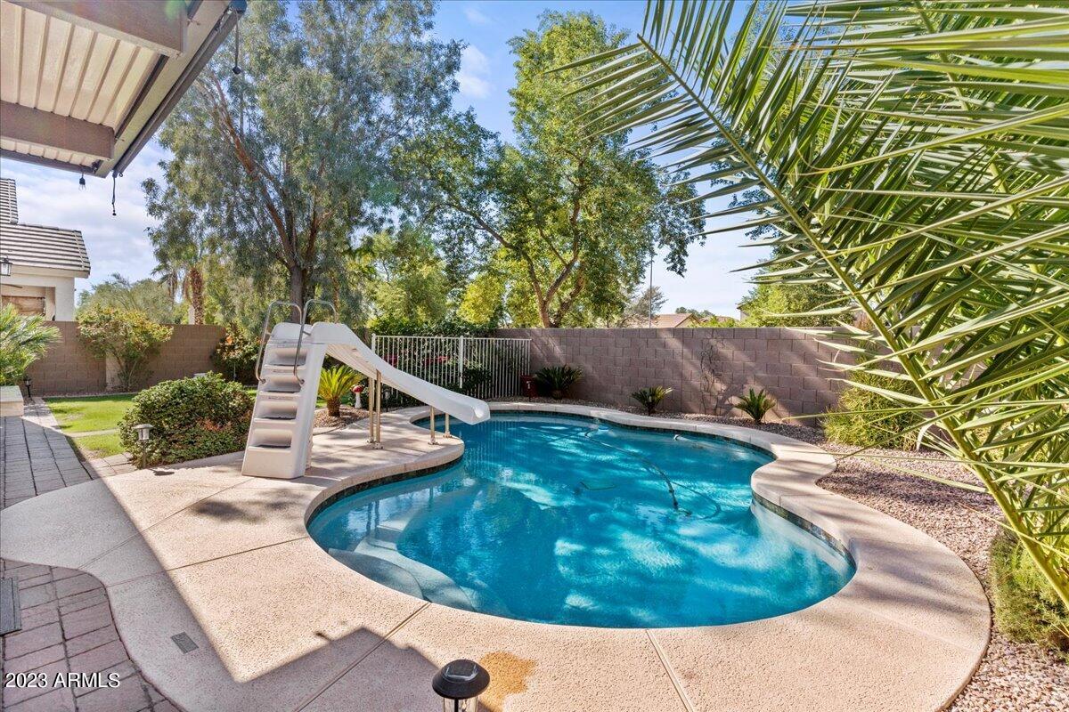 2022 S ESMERALDA Circle