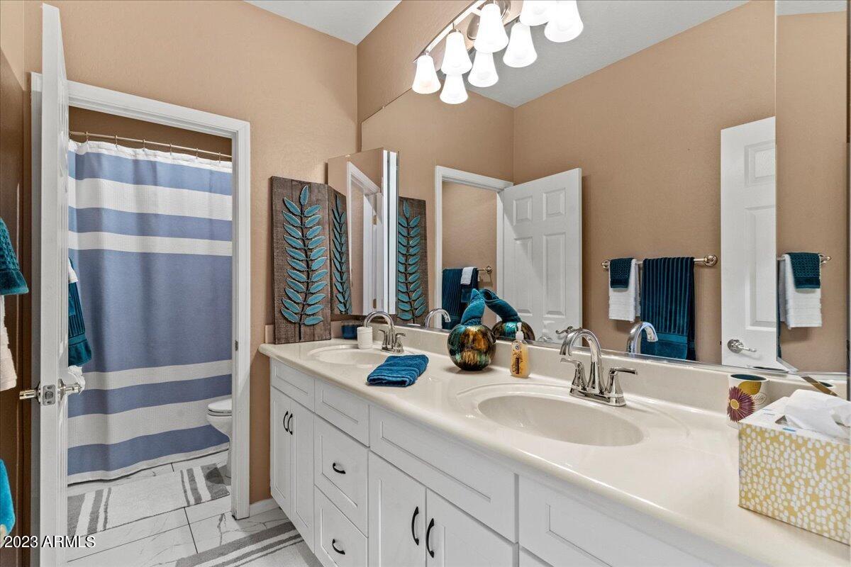 2022 S ESMERALDA Circle