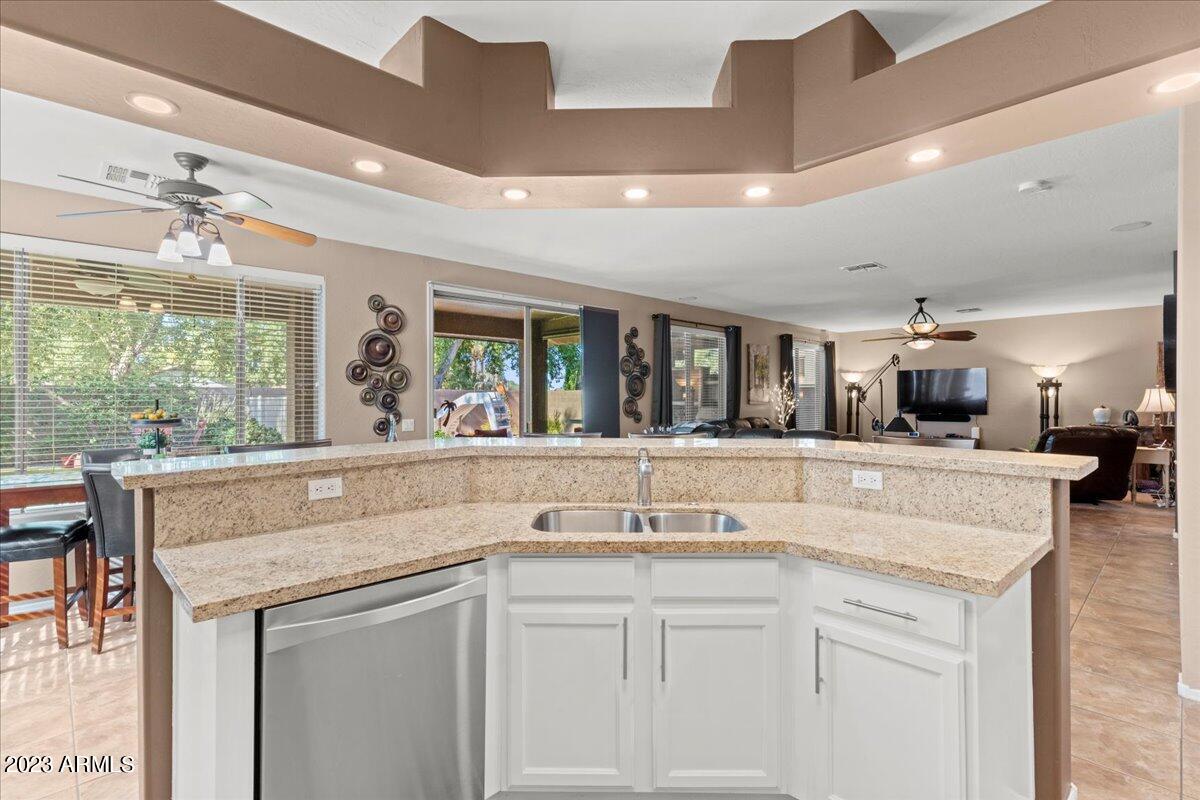 2022 S ESMERALDA Circle