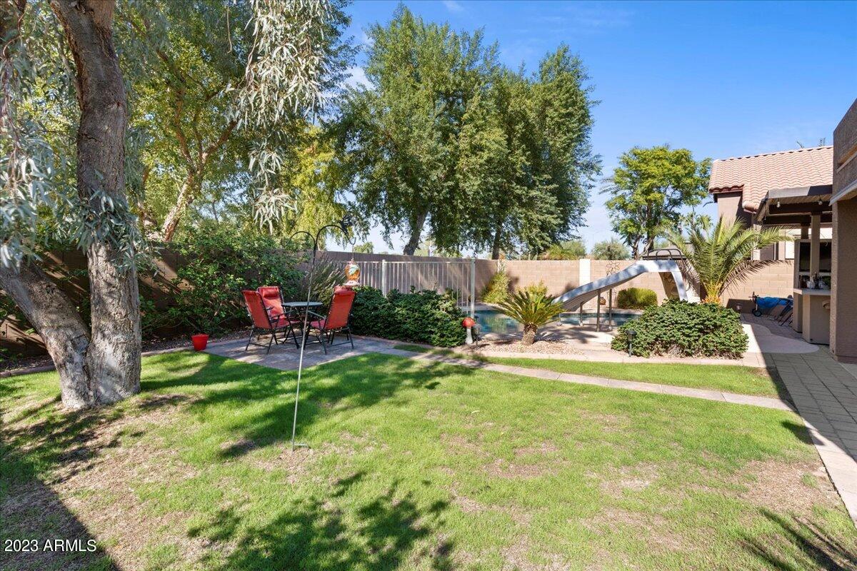 2022 S ESMERALDA Circle