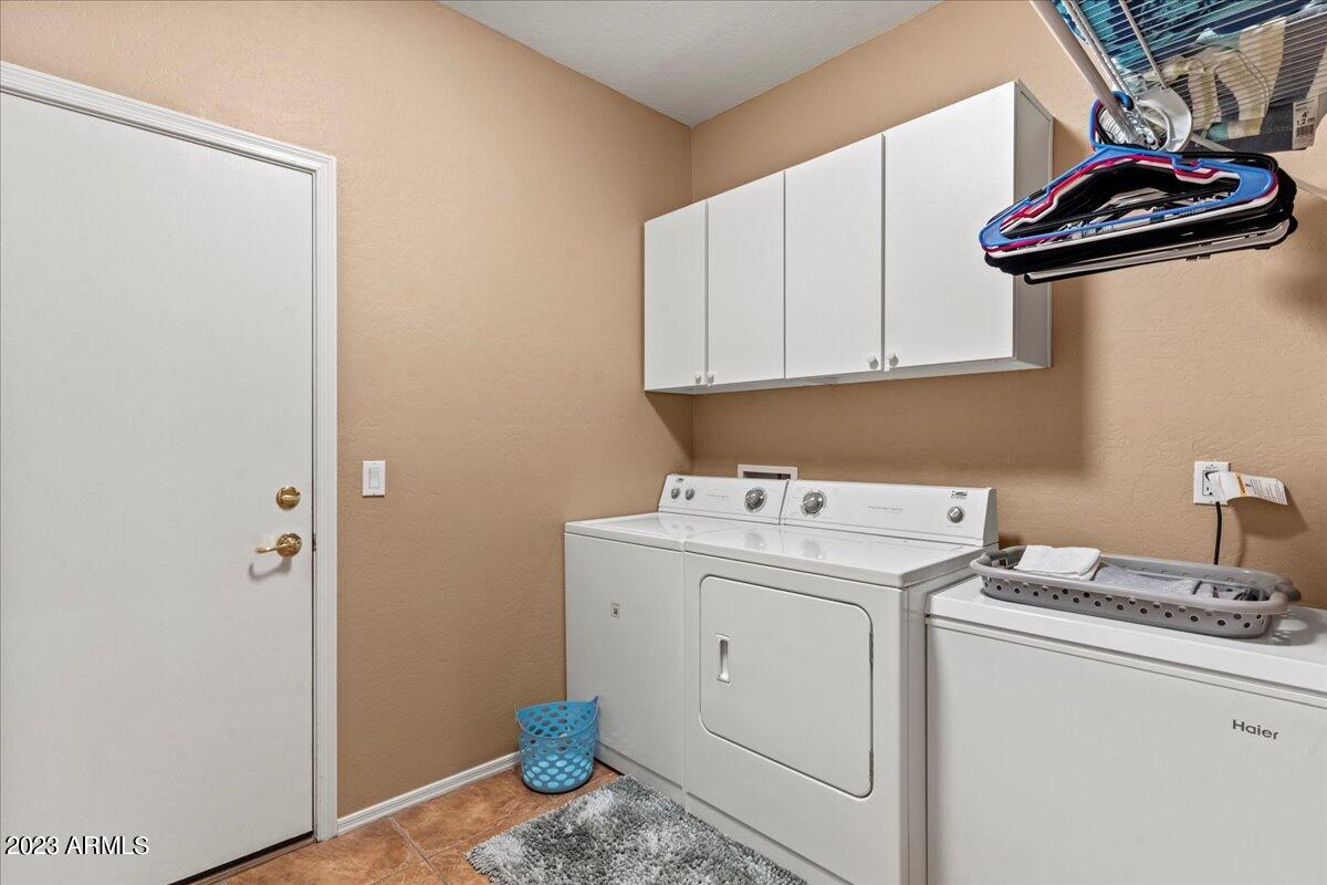 2022 S ESMERALDA Circle