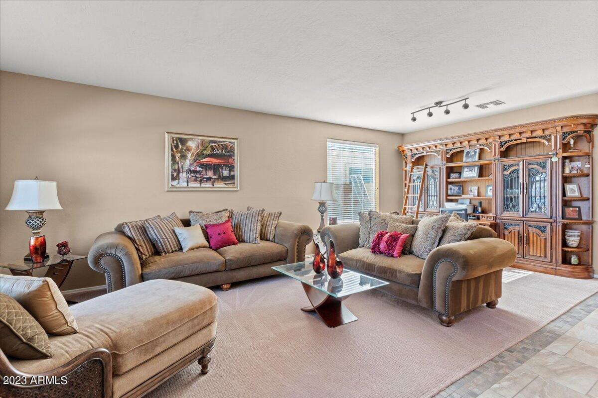 2022 S ESMERALDA Circle