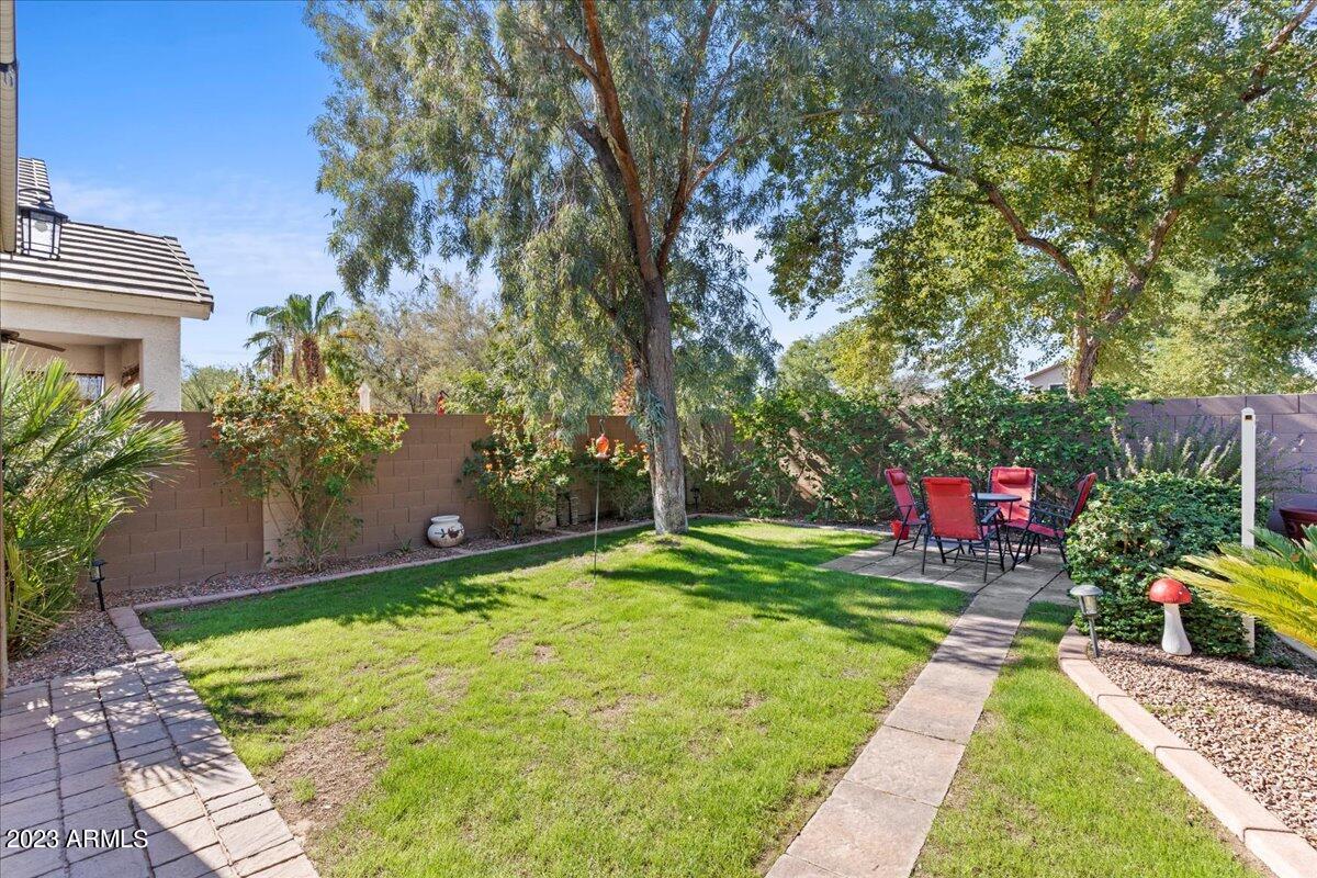 2022 S ESMERALDA Circle