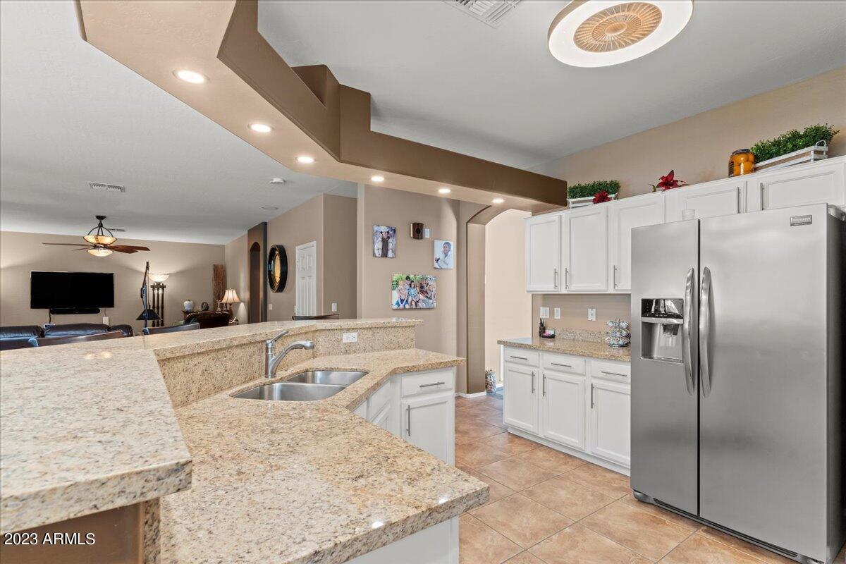 2022 S ESMERALDA Circle