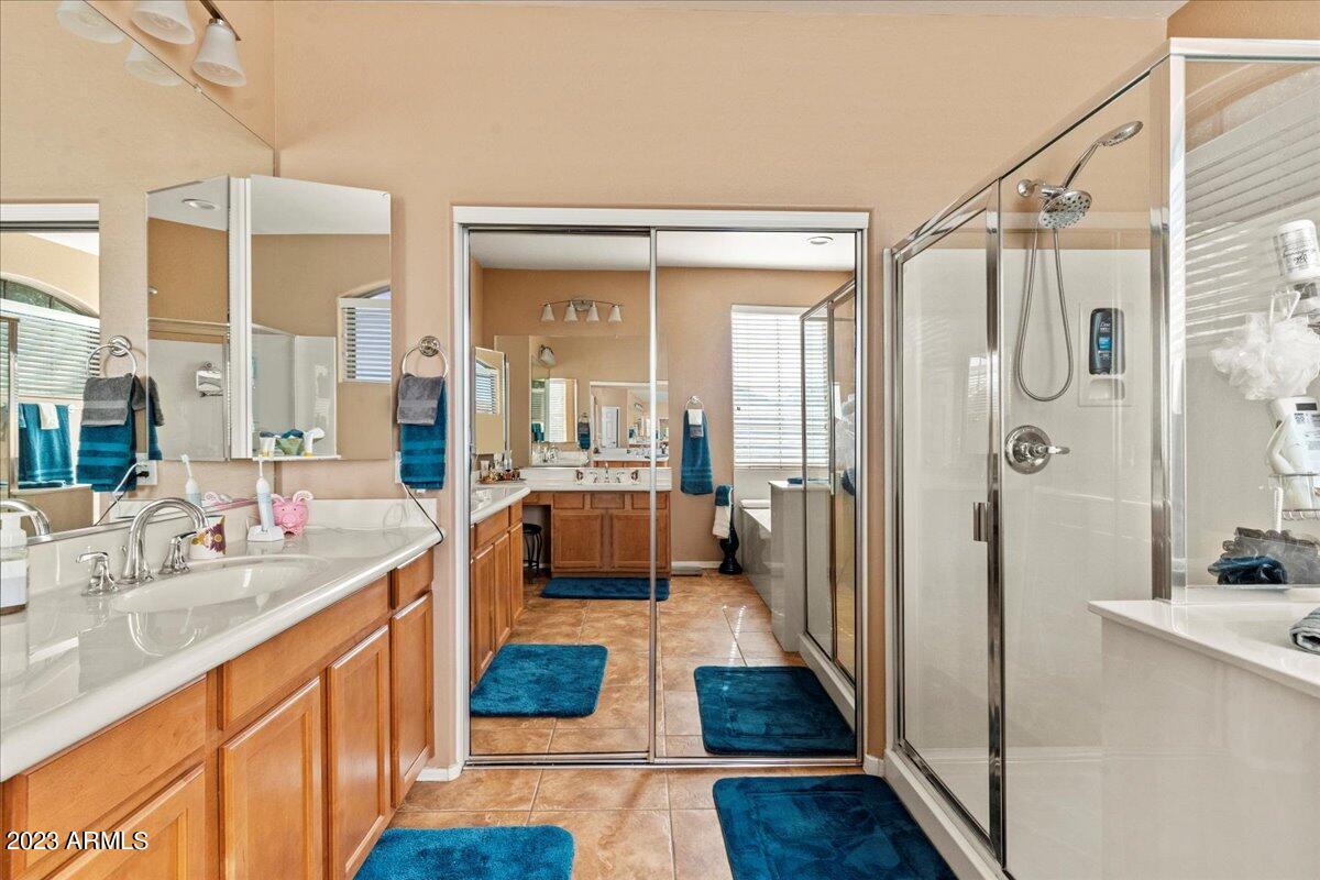 2022 S ESMERALDA Circle