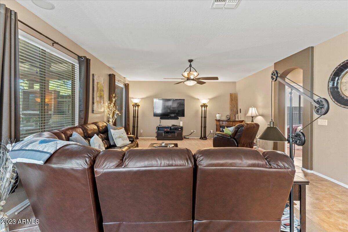 2022 S ESMERALDA Circle