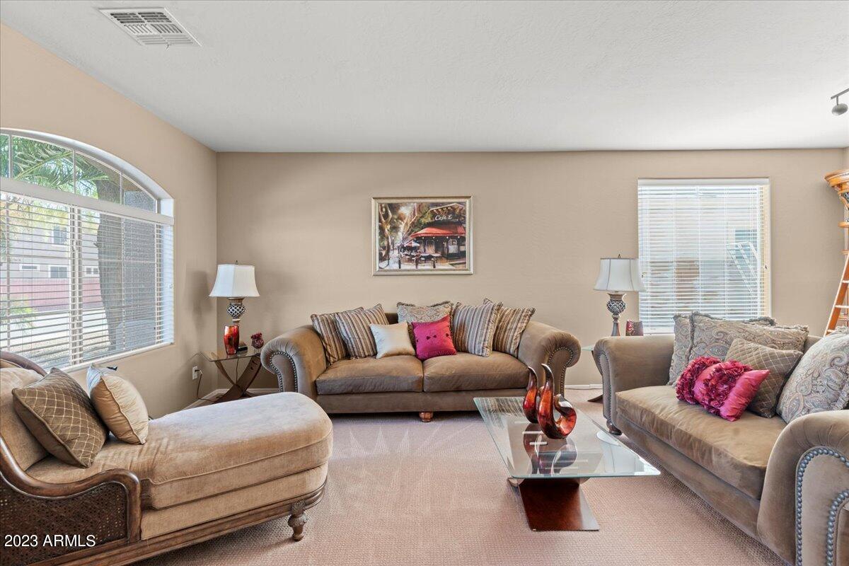 2022 S ESMERALDA Circle