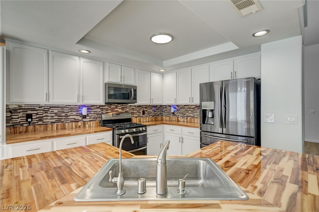 8713 Country View Avenue