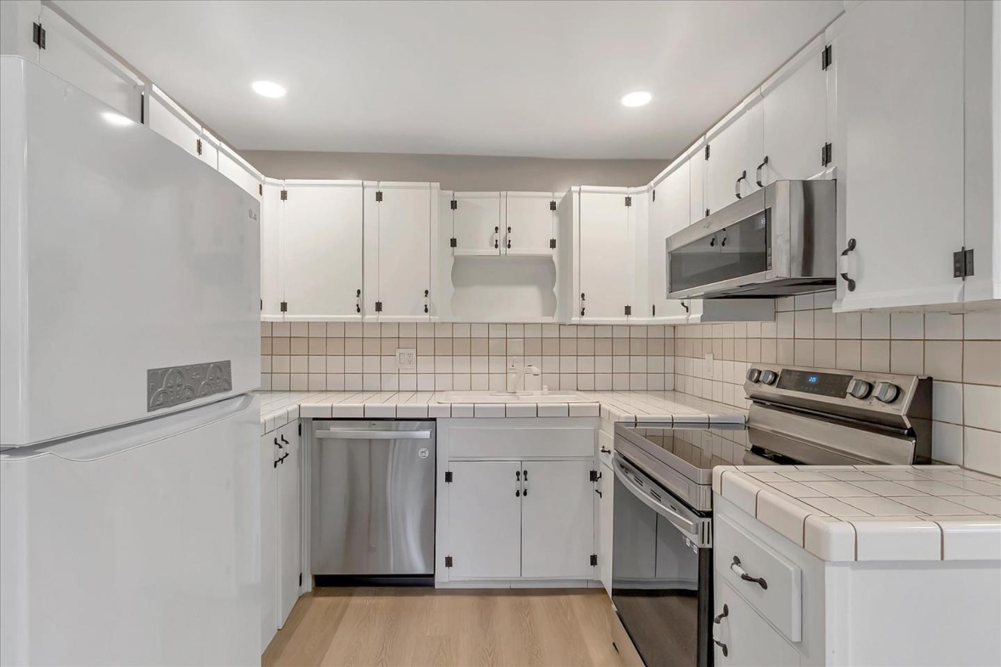 585 Valley Forge WAY 4