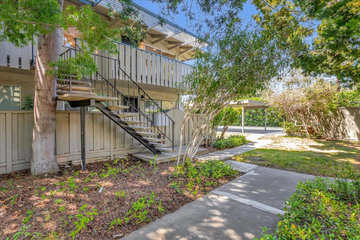 585 Valley Forge WAY 4