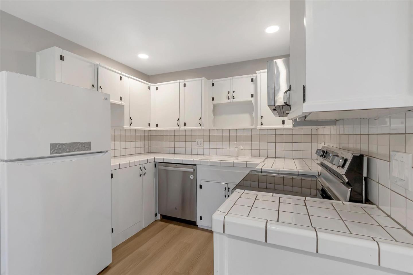 585 Valley Forge WAY 4