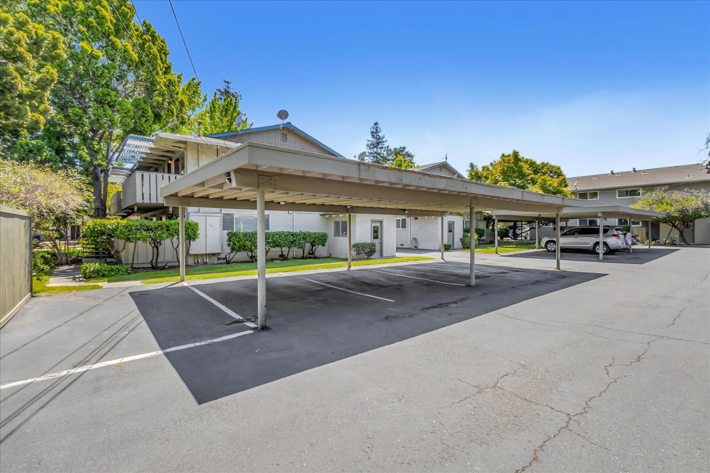 585 Valley Forge WAY 4