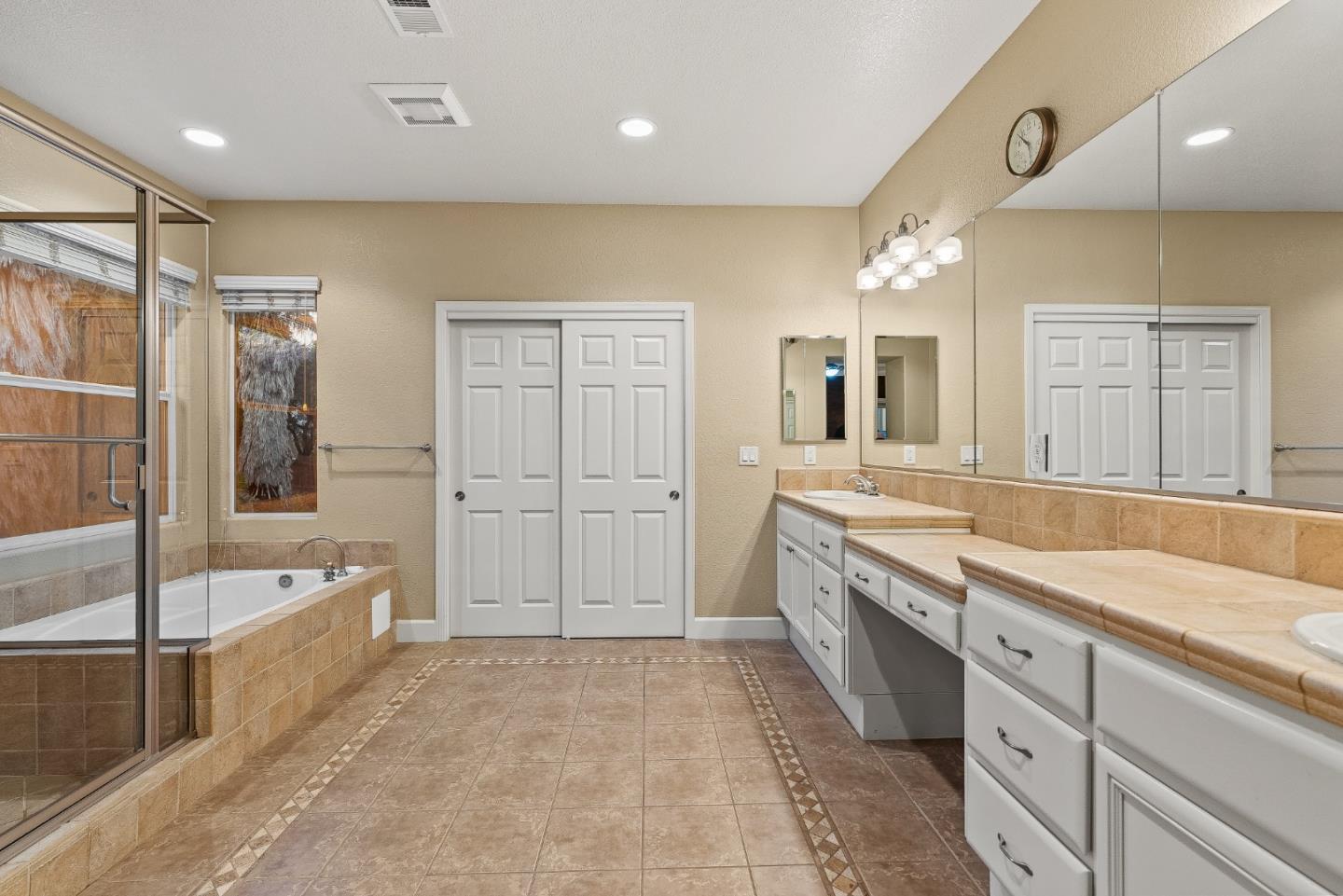 957 Alta Oak WAY