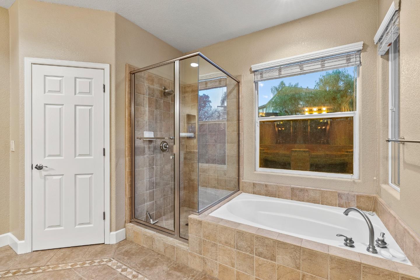 957 Alta Oak WAY