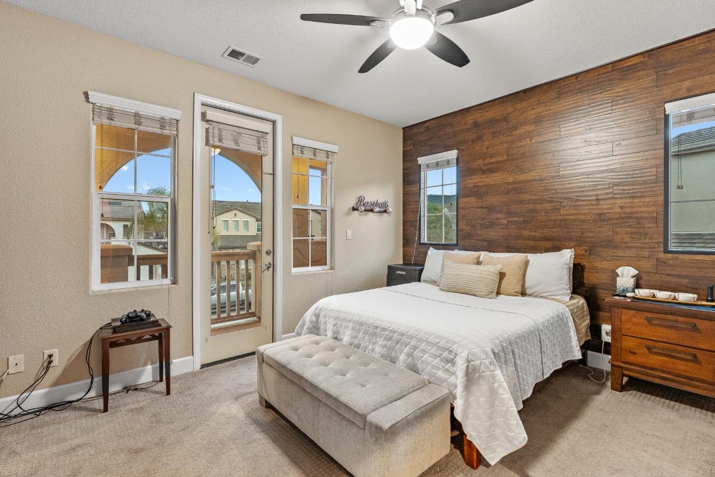 957 Alta Oak WAY