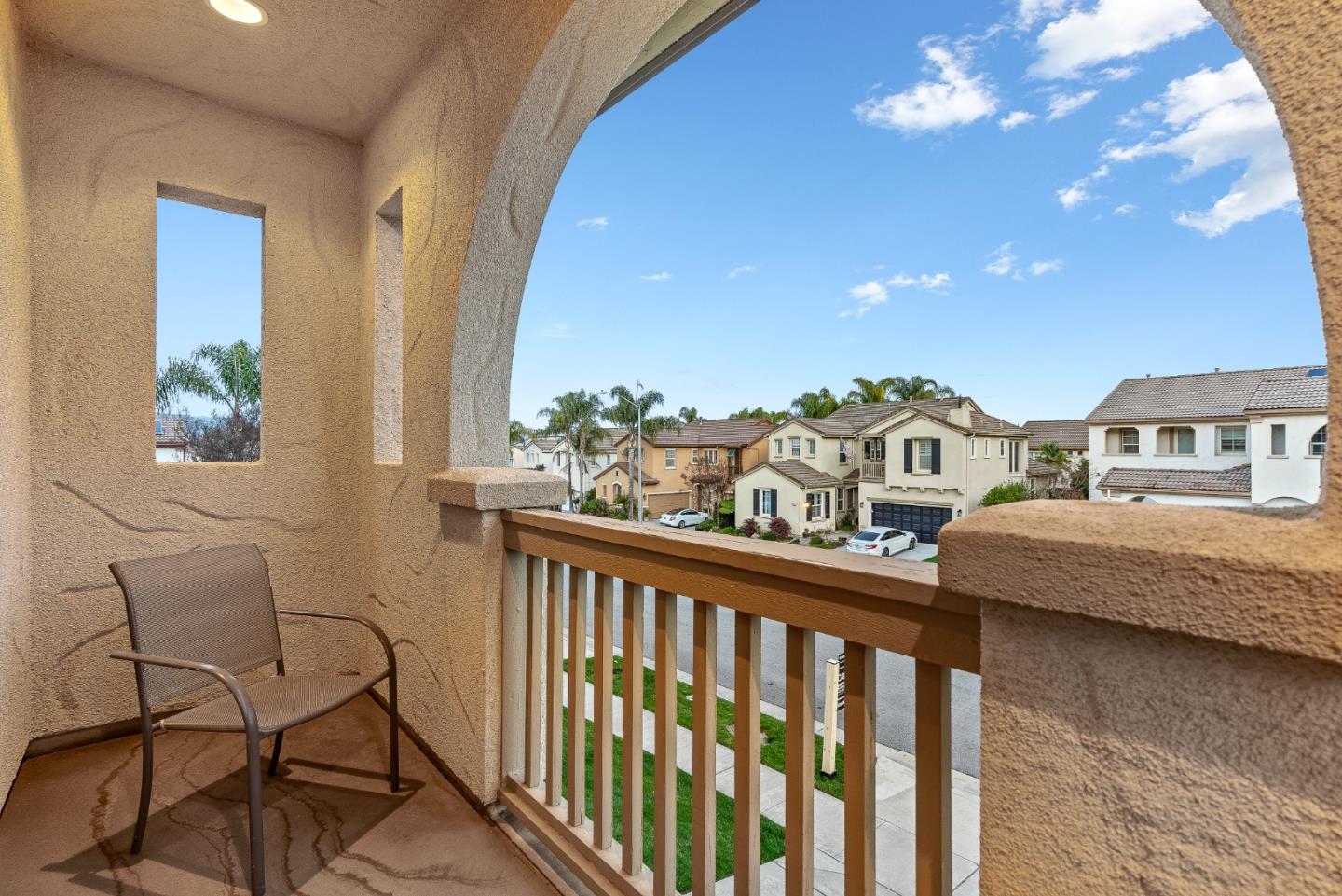 957 Alta Oak WAY