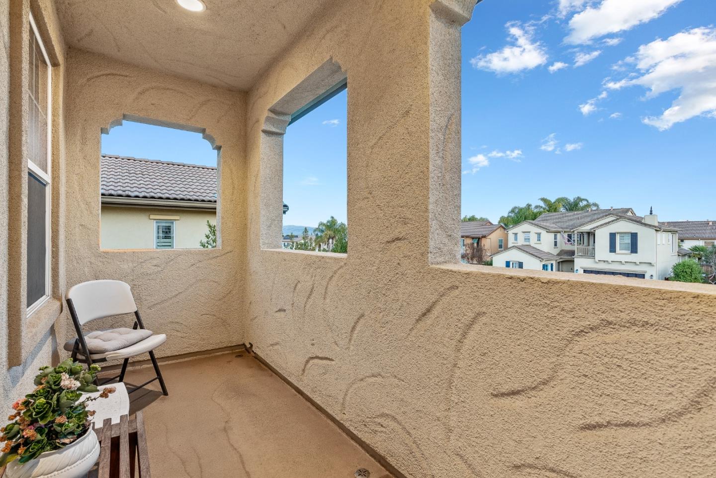 957 Alta Oak WAY