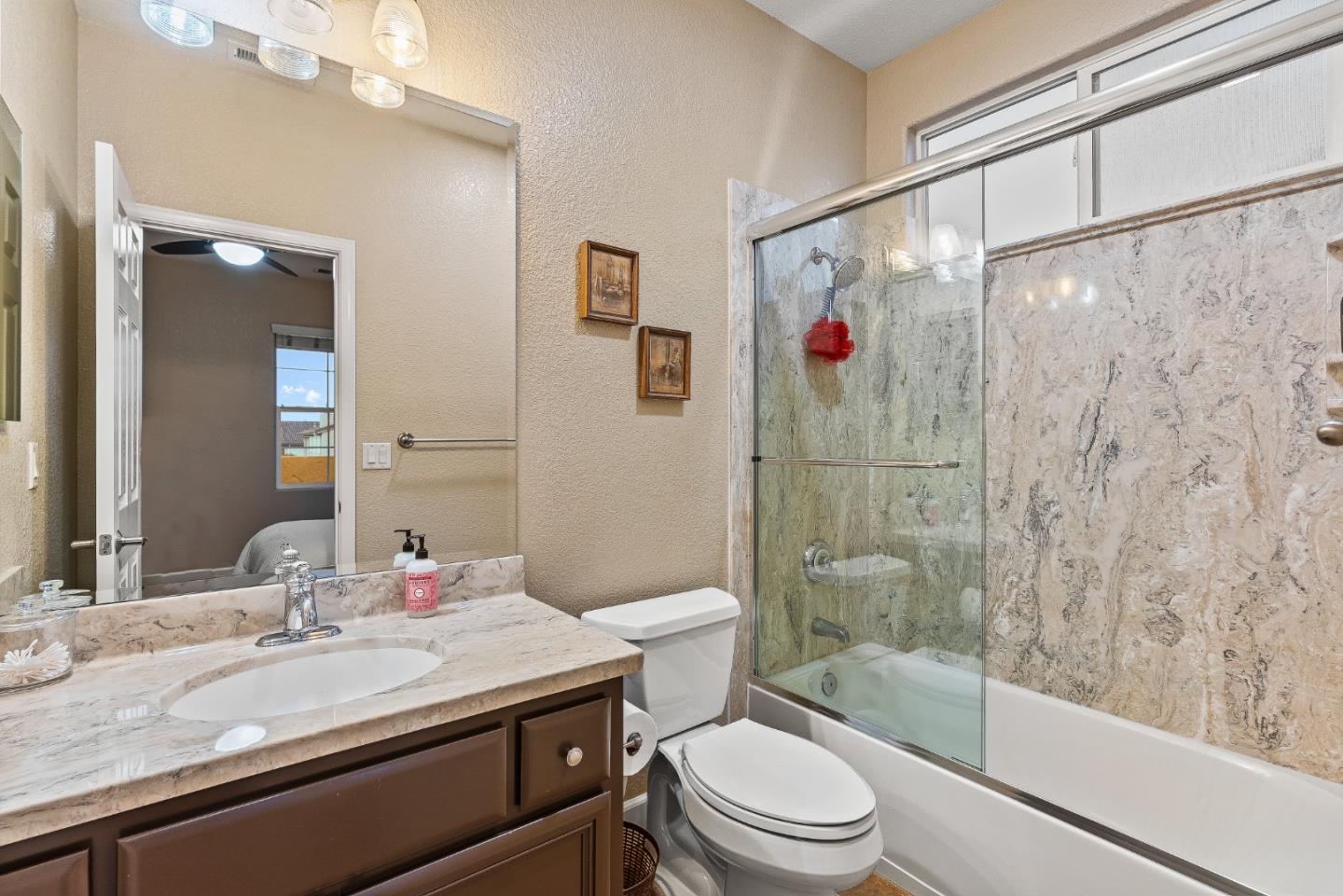 957 Alta Oak WAY