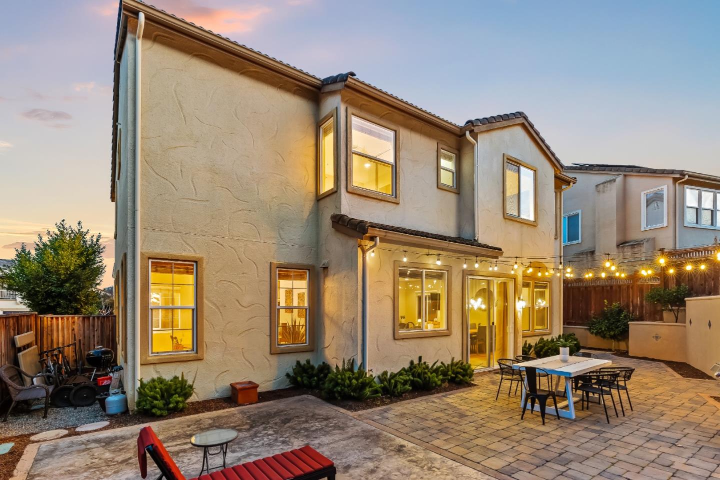 957 Alta Oak WAY