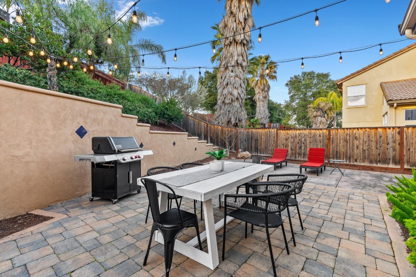 957 Alta Oak WAY