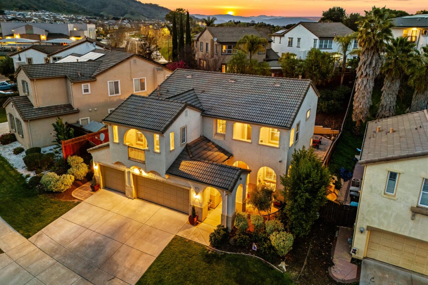 957 Alta Oak WAY
