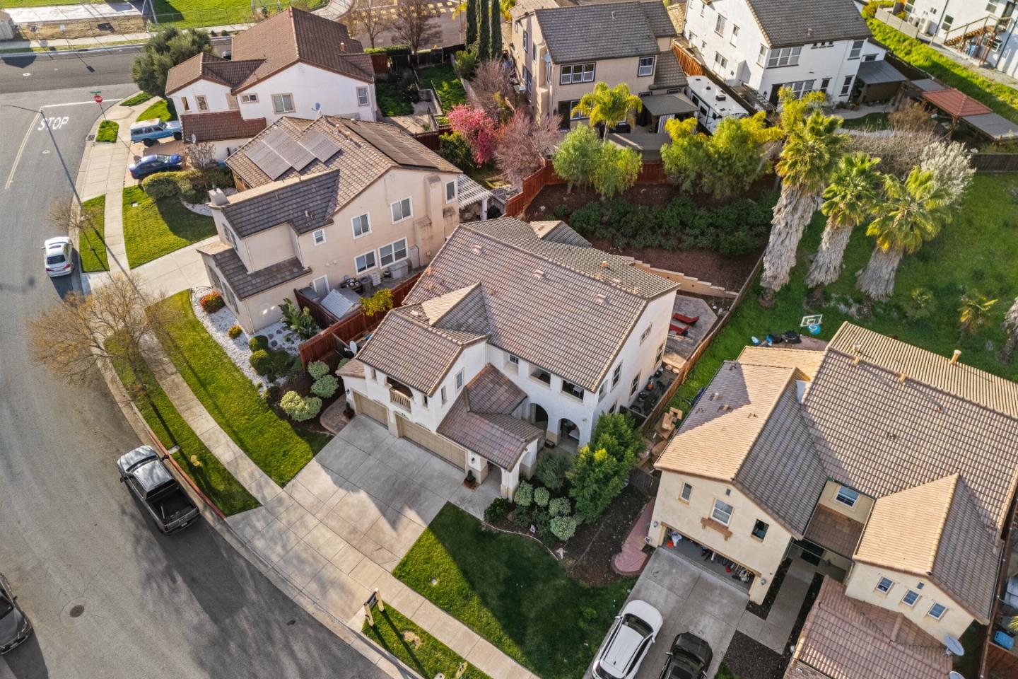 957 Alta Oak WAY