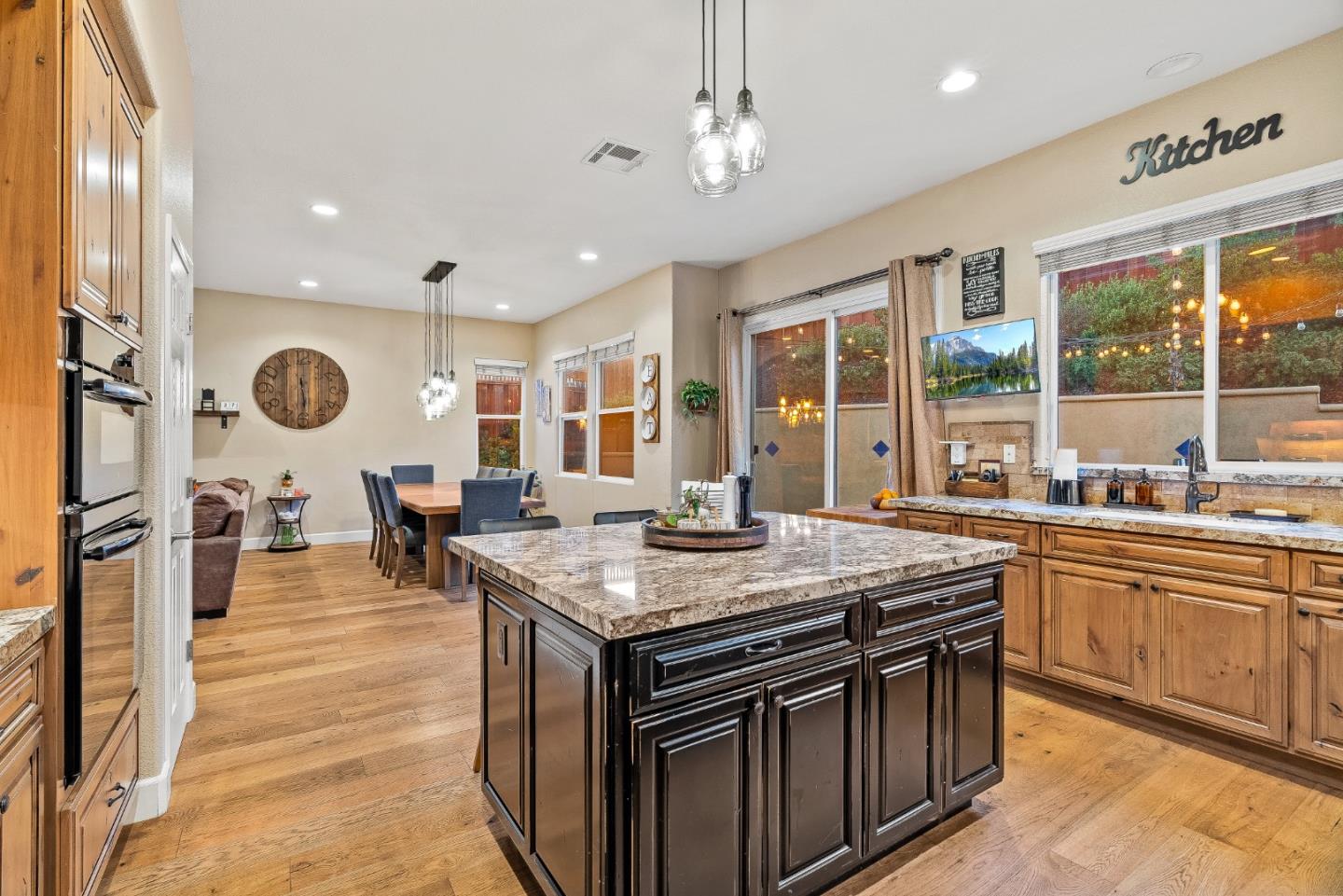 957 Alta Oak WAY
