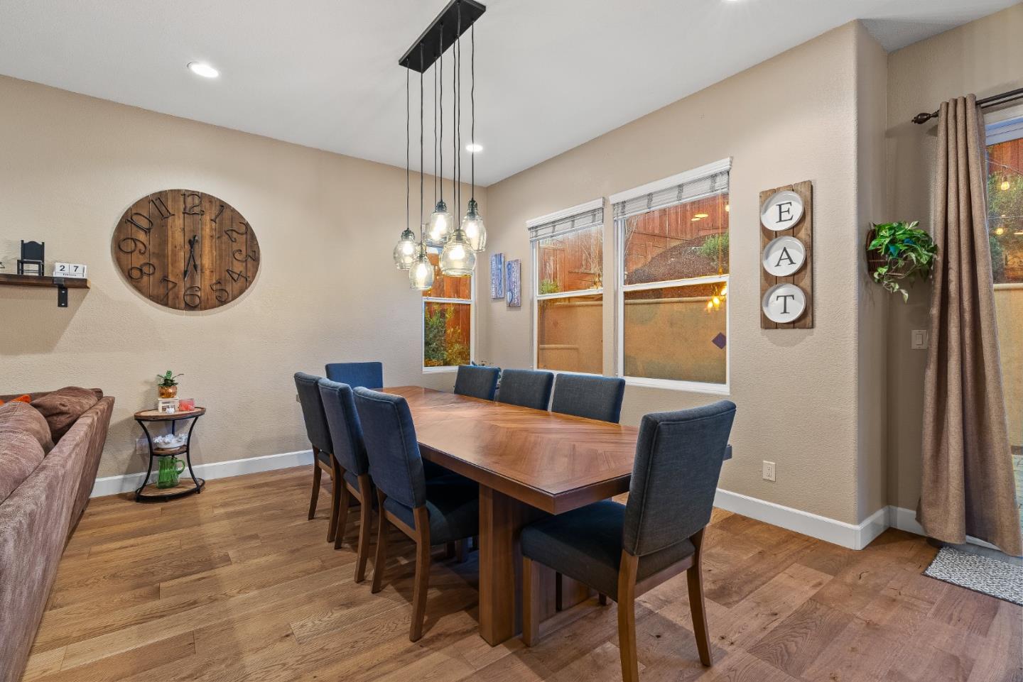 957 Alta Oak WAY