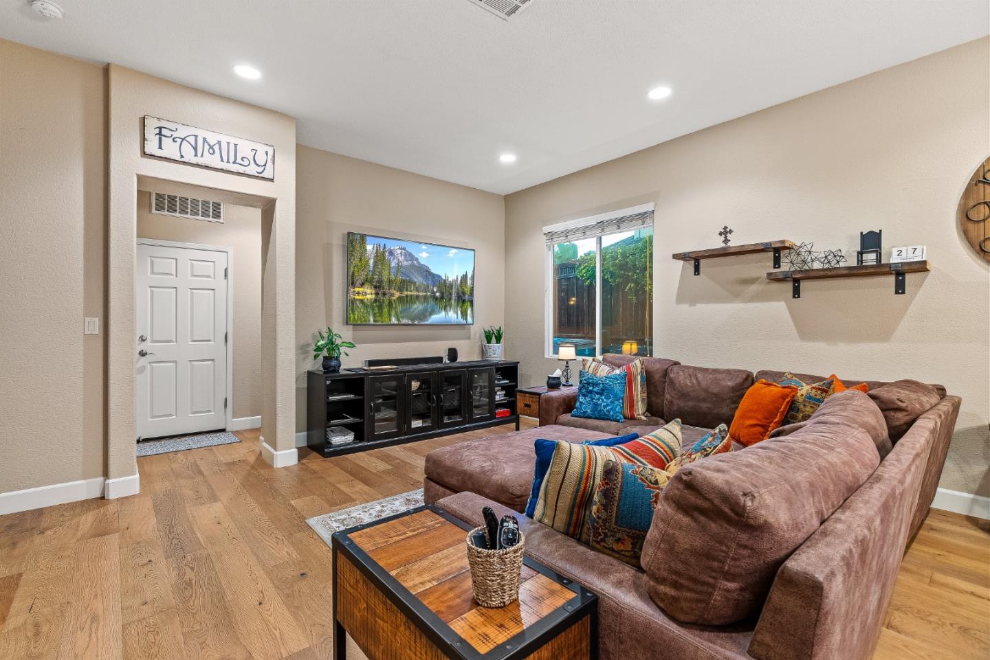 957 Alta Oak WAY