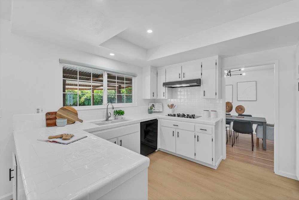 1386 Adobe CT