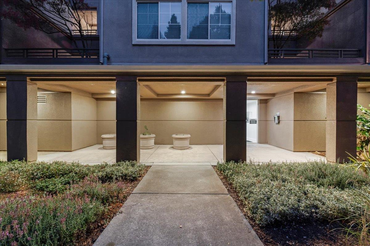 180 Caldecott Lane 202
