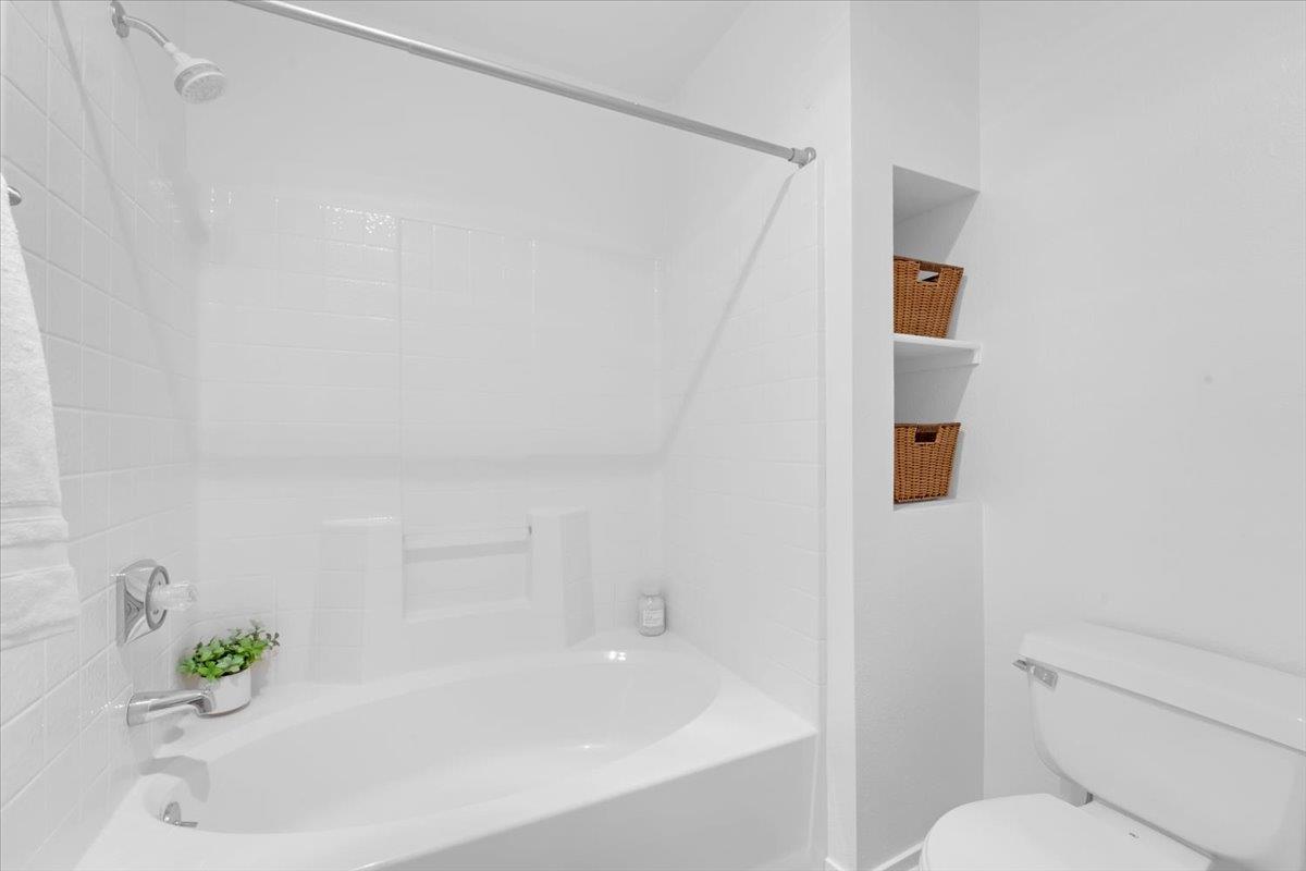 180 Caldecott Lane 202