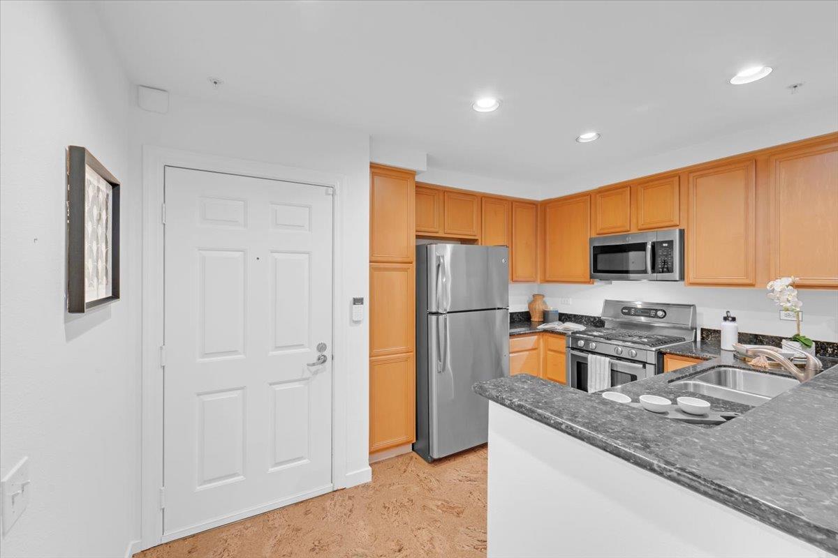 180 Caldecott Lane 202