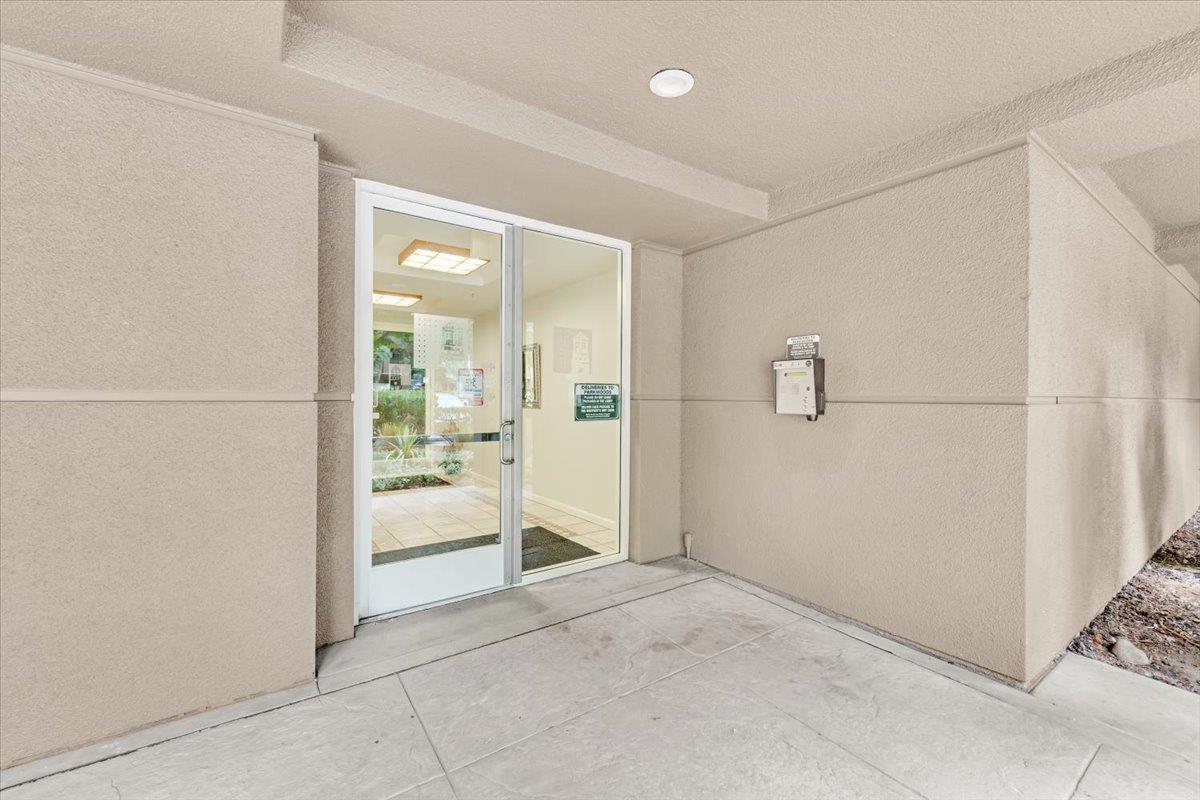 180 Caldecott Lane 202