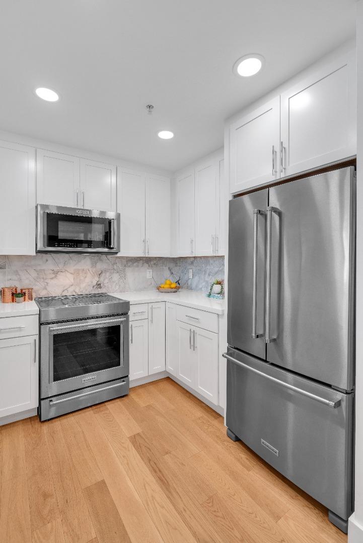 175 West Saint James Street 607