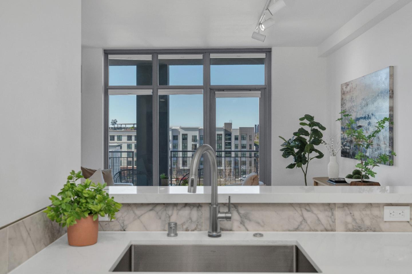 175 West Saint James Street 607