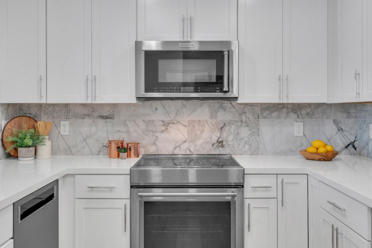 175 West Saint James Street 607