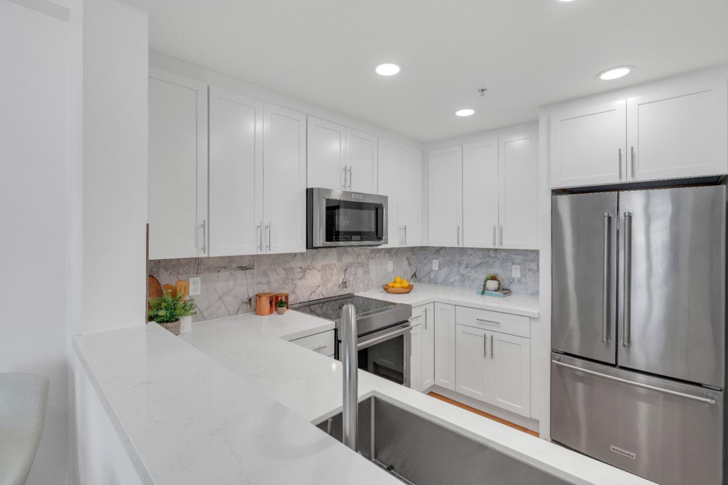 175 West Saint James Street 607