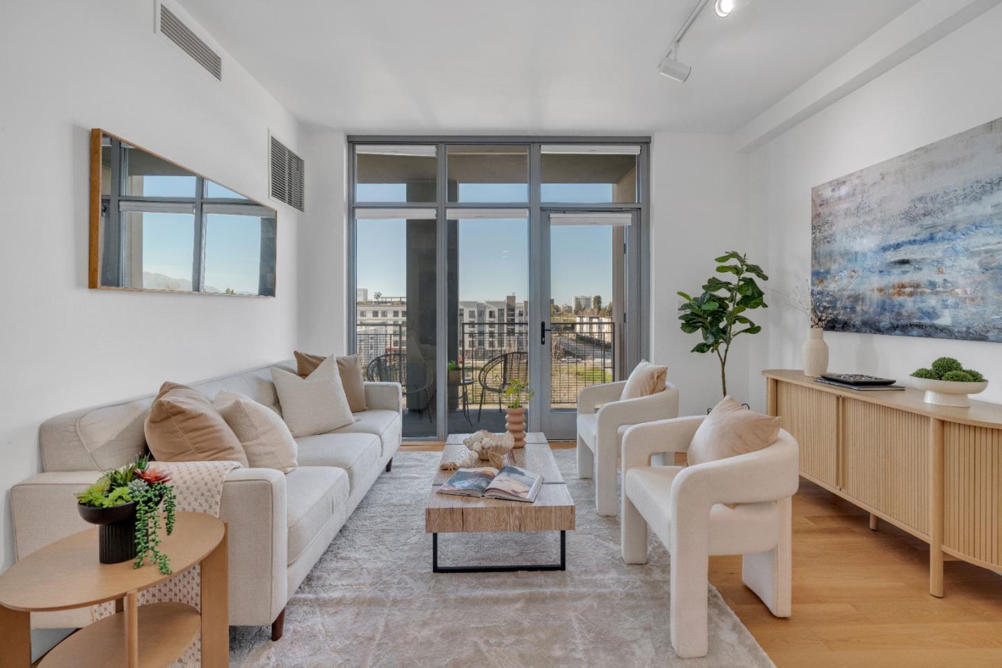 175 West Saint James Street 607