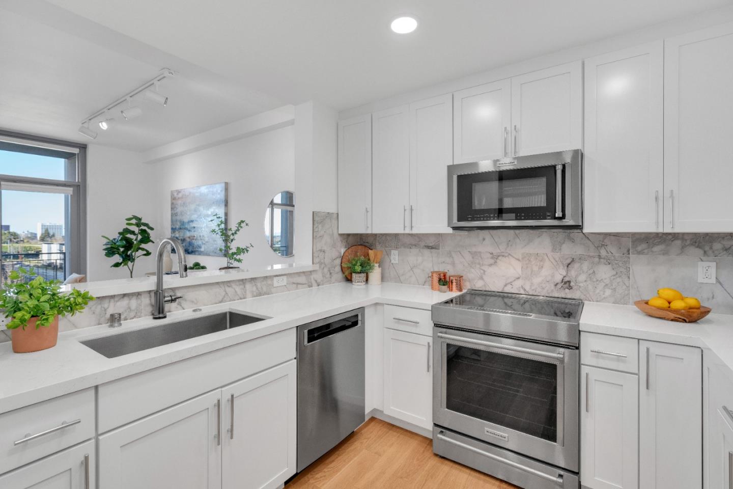 175 West Saint James Street 607